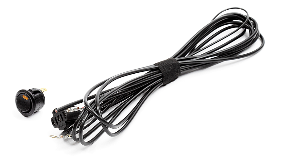 En ihoprullad svart kabel