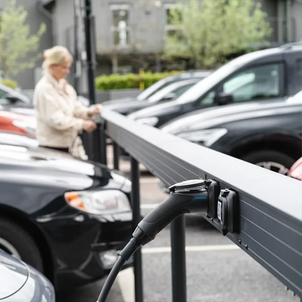 Zpark homes fristående laddstation med en laddkabel i. 